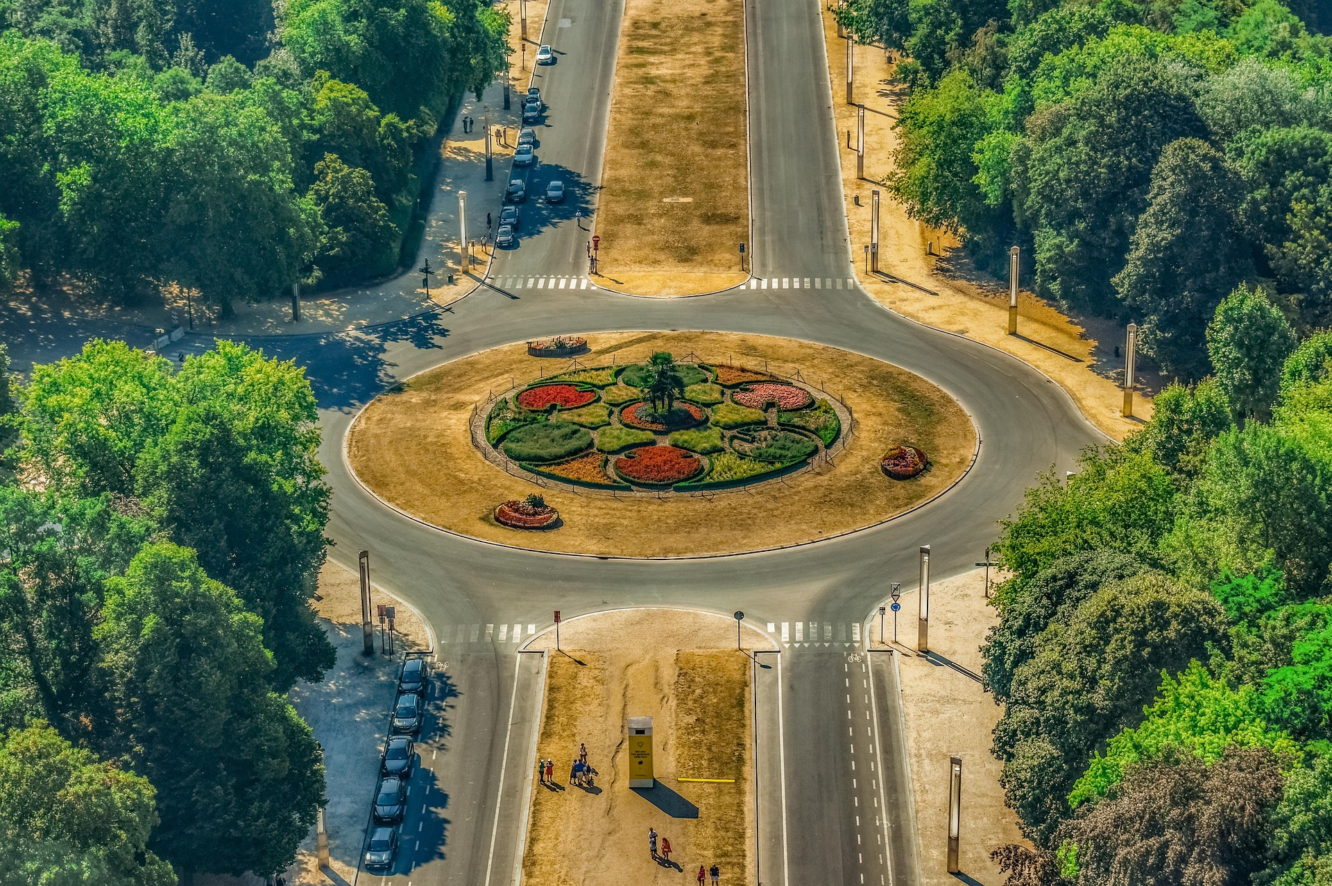 roundabout-4011759_1920